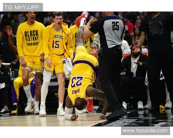 湖人快船揭幕赛精彩对决引爆新赛季篮球激情与期待