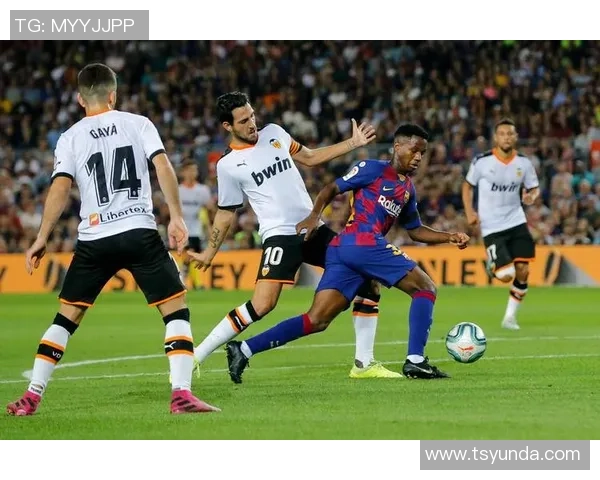 瓦伦西亚主场迎战马德里竞技双方争夺西甲积分榜关键战役